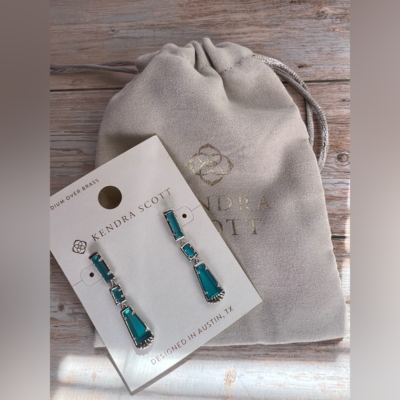 Kendra Scott - Kendra Scott Serena Linear
Earrings - Matte Fluore Blue
NWT - Picture 5 of 5